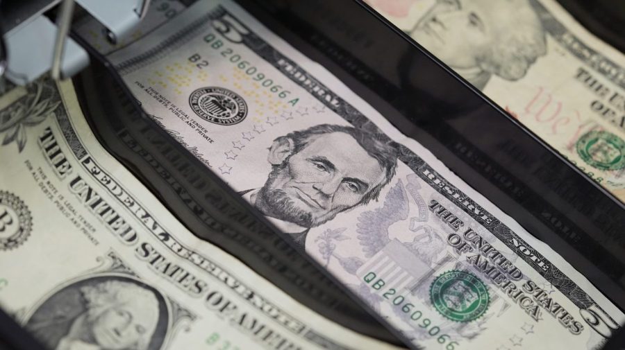Americans reduce the debts by 24 percent, but there are generation gaps: Studies