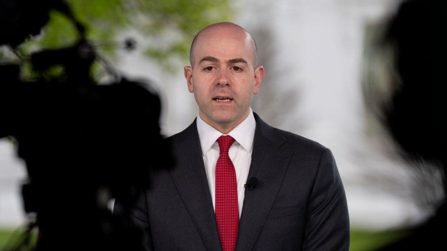 Trump Economic Advisor Warn