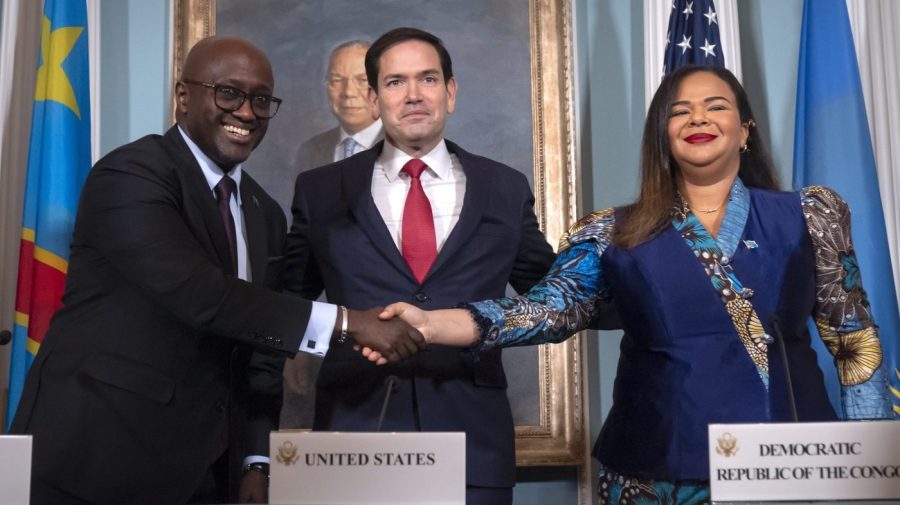 View live: Trump organizes DRC, Rwandian official