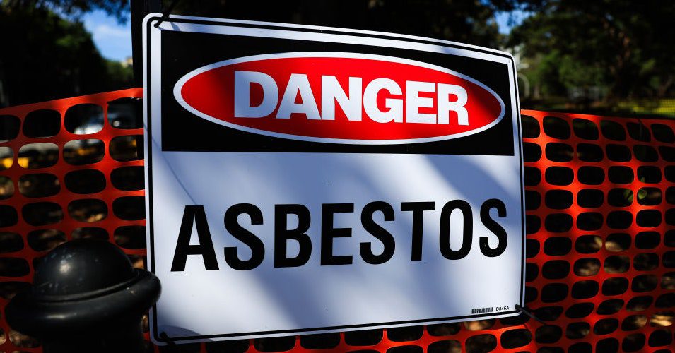 The EPA plans to "reconsider" the ban on asbestos-cancer attacks