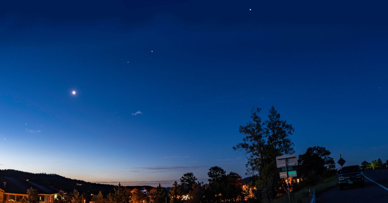 See 6 planets align in the night sky in August