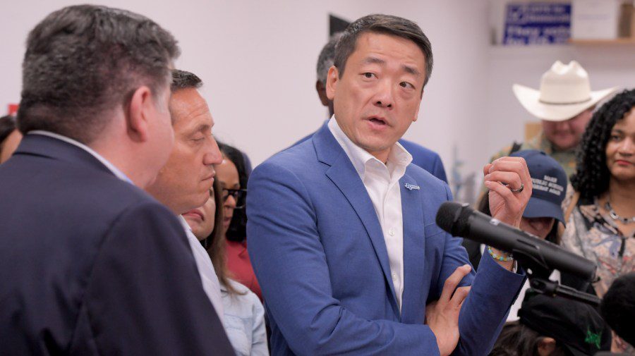 Live updates: Texas Dems Firing back on Abbott's threat to OWM in the middle of the redistribution of the fight